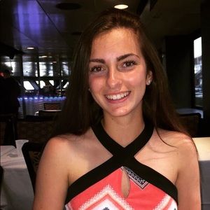 Meet your Posher, Nicole